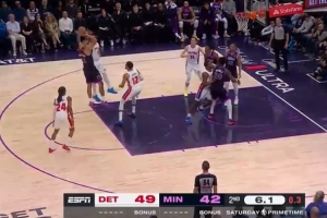 还得靠大锤硬解！李凯尔接锅球强突 转身顺势后仰压哨中投！ - 资讯配图