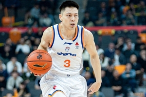 记者：现在的上海男篮真的很强 袁堂文的韧带还没100%恢复好 - 资讯配图