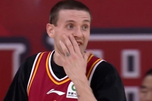 上半场打得很舒服！盖伊半场10中6&三分7中3砍下17分2板4助 - 资讯配图