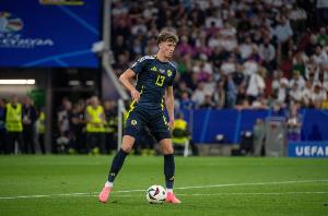 苏格兰球员：日本很强，希望未来我们能像他们一样在大赛走得很远 - 资讯配图