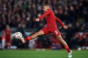 蒂亚戈谈利物浦传奇赛：能和杰拉德一起踢球很特别，将珍藏在心 - 资讯配图