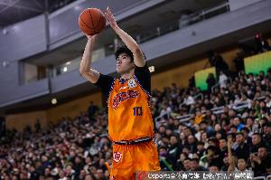 偰李永炜&刘铮伤停!卢伟:轮转遇到很大困难 希望年轻球员站出来 - 资讯配图