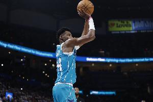 无力回天!布兰登·米勒17中8空砍29分8板 罚球10中8 - 资讯配图