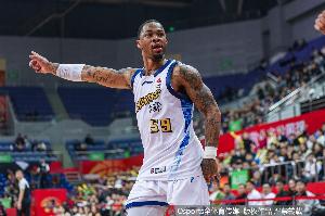 冲击力十足!塔克半场8中7高效砍下22分2板2助1断 正负值+20 - 资讯配图