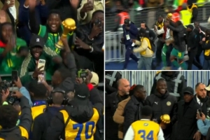 我就是冠军！RMC：塞内加尔中场盖耶手持奖杯和球迷互动了10分钟 - 资讯配图