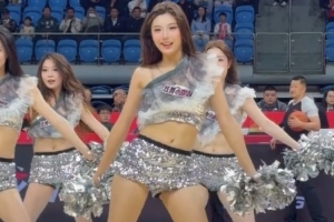 动感十足！！媒体人分享广州男篮主场啦啦队的舞蹈表演视频 - 资讯配图