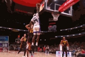 飞得真高啊！普洛登反击越过基斯珀特劈扣打停老鹰 - 资讯配图