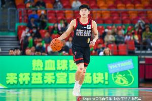 假首发？容子峰仅出战11分钟 三分1中0没有得分&拿1板3犯规 - 资讯配图