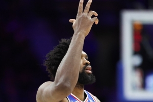 恩比德复出后的两场场均32分6板4.5助1.5帽 投篮55.6% 三分66.7% - 资讯配图