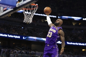 韦德：我在世期间 我不会再看到谁会有像老詹这样的生涯 - 资讯配图