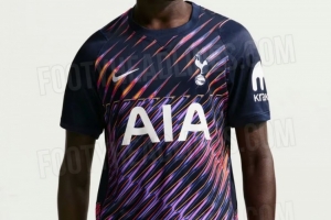 热刺新赛季客场球衣谍照:藏青色底色,搭配粉、紫、橙锯齿花纹 - 资讯配图