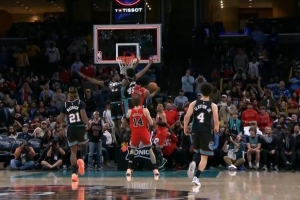 晚了一点点！塞克斯顿绝杀超时 球队1分惜败 - 资讯配图