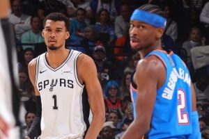 哈利伯顿：文班的表现确实惊艳 但若我投票MVP会给亚历山大 - 资讯配图