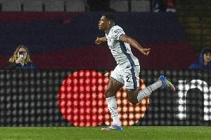 意媒：曼市双雄和利物浦关注邓弗里斯，国米想加薪到500万欧续约 - 资讯配图