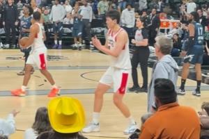 万!吐!斯瑞!佛!杨瀚森再用英文数数怒吼干扰发球 太逗了 - 资讯配图