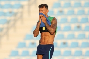 本·怀特被嘘!TA:三狮球迷向来严格,但只要表现好就能赢回认可 - 资讯配图