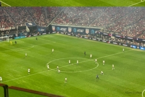 TA谈美国、比利时球衣撞色：球员球迷都被折磨，只能靠裤子分辨 - 资讯配图