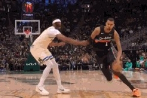 恐怖！文班亚马持球单打 体前变向晃开特纳直杀内线起飞单臂暴扣 - 资讯配图