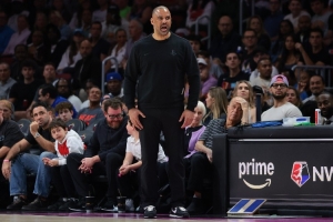 维拉纽瓦谈火箭：和执教没什么关系 他们的问题是没控卫 - 资讯配图