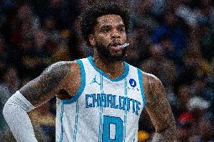 493场!小桥超越马尔卡宁 成NBA现役未进季后赛的出场数最多球员 - 资讯配图