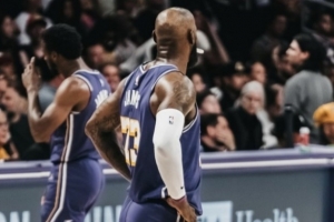 家族成就！詹姆斯IG晒组图回顾昨日父子连线：感恩！ - 资讯配图