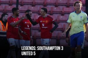 曼联传奇队5-3南安普顿传奇队，萨哈、勒蒂西埃、贝尔巴托夫出场 - 资讯配图