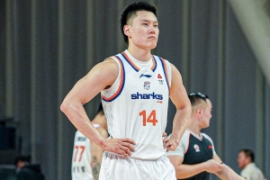 攻防都顶级！李弘权全场防守拉满 出场37分钟拿16分3板3助2断 - 资讯配图