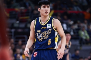 媒体人：陈家政与张皓嘉的实际表现、比赛细节&欲望完全是2个概念 - 资讯配图