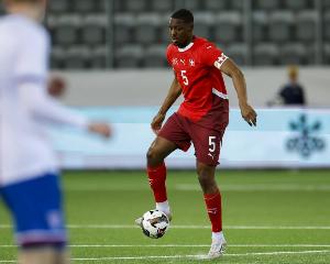 太阳报：切尔西、利物浦等多队关注瑞士U21队长、中卫尼亚科西 - 资讯配图