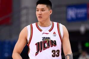 阿日没硬起来！曾繁日出战14分钟 5中1仅拿2分&还有3犯规 - 资讯配图