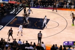 梅开二度！布雷亚输送炮弹 马卢阿奇垂直上升空接暴扣 - 资讯配图