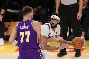 美媒：东契奇本月合计得到558分 浓眉独行侠生涯合计才587分 - 资讯配图