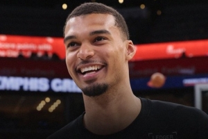 马刺连续4个客场赢至少25分 NBA历史首队! - 资讯配图