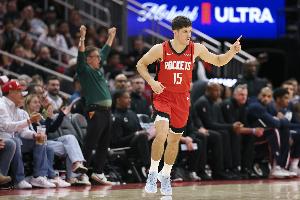 毫无手感!谢泼德上半场4中0得分挂蛋 仅得到1篮板2助攻 - 资讯配图