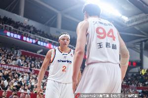 上海队记：每个人都在为赢球默默牺牲 人人都可做红花也甘做绿叶 - 资讯配图