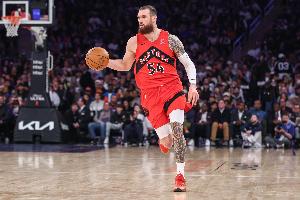 你出场球队打出进攻波！马穆凯拉什维利半场11中7砍下17分2断 - 资讯配图