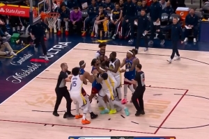 人不少事不大！勇士和掘金发生小冲突 纳吉&小佩顿&梅尔顿3人技犯 - 资讯配图