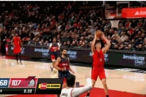 扣篮啦！杨瀚森快下反击拍马杀到篮下 接西索科长传双手暴扣！ - 资讯配图