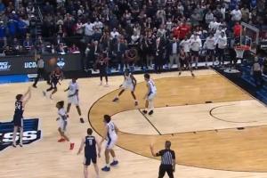 魔术师：康大19分逆转杜克 马林斯超远压哨三分绝杀让我想起库里 - 资讯配图