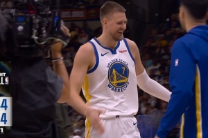 高炮台发威！波津连中2记三分 率勇士轰16-2领先10分打停掘金 - 资讯配图