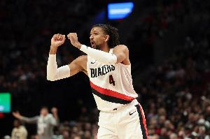 很高效！塞布尔6中4得到10分5板2助1帽 19分钟正负值达+23 - 资讯配图