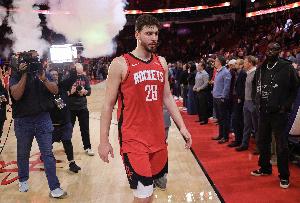 火龙喷火！申京在近4场比赛中3场砍下30+ 赛季场均得分20.7 - 资讯配图