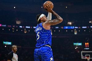 终于破荒！班凯罗顶开防守中投命中 魔术过去8分钟首次得分！ - 资讯配图