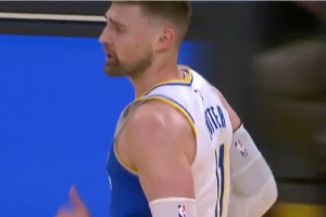 名不见经传！米卡·波特连中4记三分+虚晃单臂战斧 8分钟砍14分！ - 资讯配图