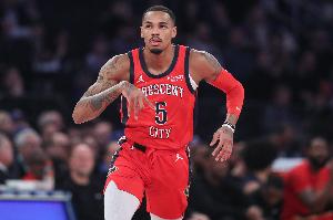 填满数据栏！德章泰·穆雷14中8得19分4板6助1断1帽 得分全队最高 - 资讯配图