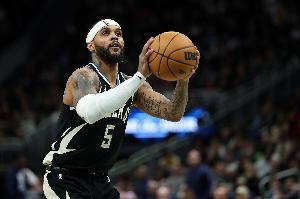 单核！特伦特半场12中6&三分10中5砍全场最高18分 队友无人上双 - 资讯配图