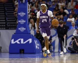 外线哑火！普洛登8投仅1中拿到2分 三分7中0 - 资讯配图