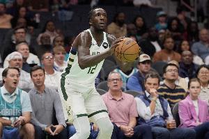 填满数据栏!普林斯出战38分钟12中7得到18分7篮板8助攻1断1帽 - 资讯配图