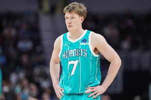 今天熄火!克尼佩尔和米勒仅得13分 三分球合计15投4中 - 资讯配图