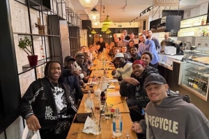 电讯报：德泽尔比组织全队团建活动，希望球员们之间多交流 - 资讯配图